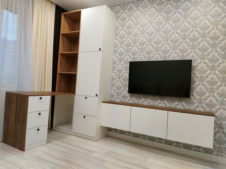 ТВ-зона на заказ, Казань — фото работы 1: ТВ-зона со столом и пеналом